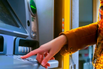அரச வங்கியில் 10 மில்லியன் திருடிய 33 வயது நபர்!