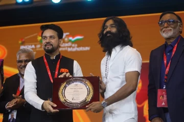 யூத் ஐகான் விருது வென்ற தனுஷ்