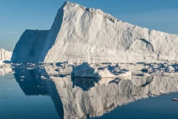 30 ஆண்டுக்கு பின் மிக வேகமாக நகரும் உலகின் மிகப் பெரிய பனிப்பாறை!