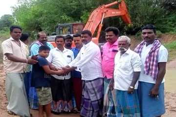 தான் சேமித்து வைத்த உண்டியல் பணத்தை நீர்நிலையை சீரமைக்க கொடுத்த மாணவன் - மக்கள் பாராட்டு