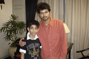 குருவி படத்தில் நடித்த சிறுவனா இது? இப்படி வளர்த்து ஆளே மாறிவிட்டாரே