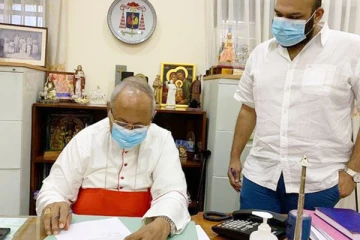 நாடளாவிய ரீதியில் விஸ்தரித்துள்ள கூட்டமைப்பின்  போராட்டம்- கையெழுத்திட்ட பேராயர்!