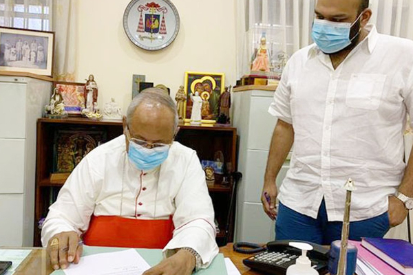 நாடளாவிய ரீதியில் விஸ்தரித்துள்ள கூட்டமைப்பின்  போராட்டம்- கையெழுத்திட்ட பேராயர்! - ஐபிசி தமிழ்