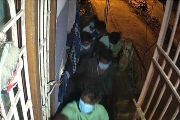 அண்ணா விட்டுருங்க னா என இரவில் கெஞ்சிய இளம்பெண்! சினிமா பாணியில் கடத்தப்பட்ட பகீர் காட்சி | Women Kidnapped In Cinema Style Viral