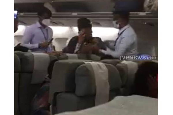 ரூபவாஹினிக்குள் புகுந்த இளைஞன் விமானத்தில் அதிரடி கைது! பரபரப்பு புகைப்படங்கள் | Trying To Escape Abroad Tanis Ali Arrested Plane
