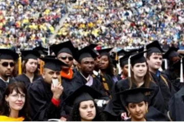 நாடுகடத்தப்பட இருந்த 700 மாணவர்களுக்கு கனடா அளித்துள்ள மகிழ்ச்சியான செய்தி