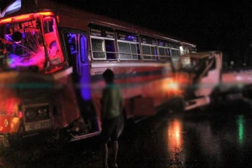 கொழும்பில் இருந்து யாழ் நோக்கி சென்ற பேருந்து விபத்து