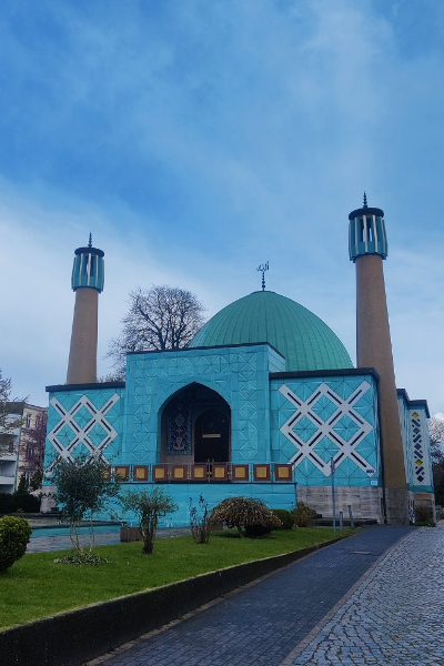 ஜேர்மனியில் மூடப்படும் பழமையான மசூதி: விமர்சித்துள்ள ஈரான் | German Authorities Raid Mosque Hamburg ஜேர்மனியில் மூடப்படும் பழமையான மசூதி: விமர்சித்துள்ள ஈரான் | German Authorities Raid Mosque Hamburg