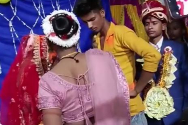 சிலையான மாப்பிள்ளை - மணப்பெண்ணை கட்டிப்பிடித்த வாலிபர்! அடுத்தடுத்து காத்திருந்த அதிர்ச்சி | Viral Video News World