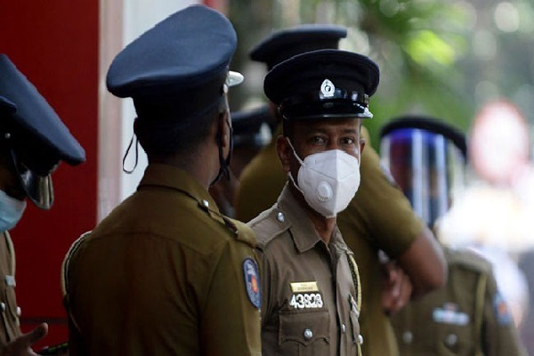 கடமைநேரத்தில் மசாஜ் நிலையம் சென்ற இரண்டு காவலருக்கு ஏற்பட்ட நிலை | Two Policemen Went To A Massage Parlor Duty Time