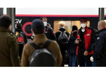 பிரான்சில் இன்று நள்ளிரவு முதல்  மேலும் 4 நாடுகள் தனிமைப்படுத்தல் பட்டியலில் சேர்ப்பு! தடுப்பூசி போடுவதில் சாதனை