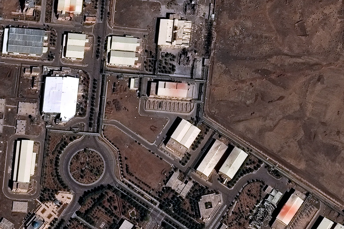 அணுமின் நிலையத்தில் பெரும் கதிர்வீச்சு கசிவு ஏற்படும் அபாயம் : ஈரான் எச்சரிக்கை | Iran Warns Strikes On Iranian Nuclear Facilities அணுமின் நிலையத்தில் பெரும் கதிர்வீச்சு கசிவு ஏற்படும் அபாயம் : ஈரான் எச்சரிக்கை | Iran Warns Strikes On Iranian Nuclear Facilities