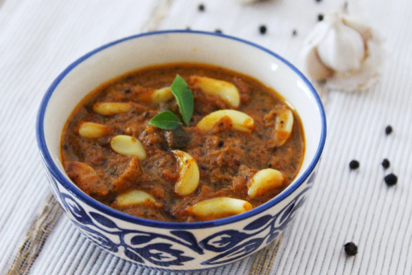 கமகமக்கும் கிராமத்து பூண்டு மிளகு குழம்பு.., எப்படி செய்வது? | Poondu Milagu Kuzhambu Recipe In Tamil