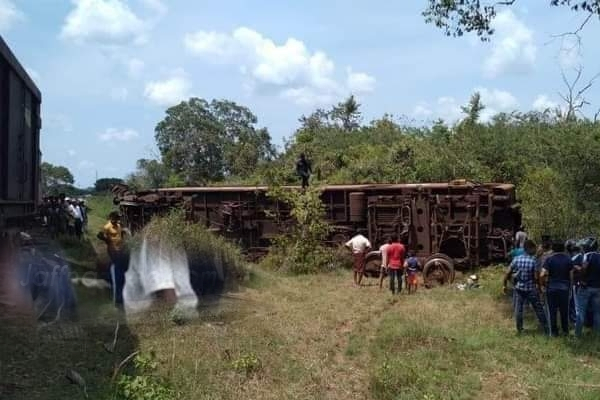 உதயதேவி புகைரதம் தடம்புரண்டதில் 16 பேர் படுகாயம்!(Photos) | 16 People Injured In Udayadevi Train Derailment