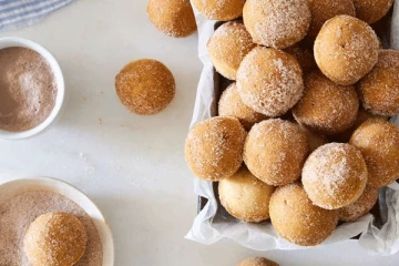 අමුද්‍රව්‍ය දෙකකින් හදන්න පුළුවන් රසම රස Donut Recipe එකක්.