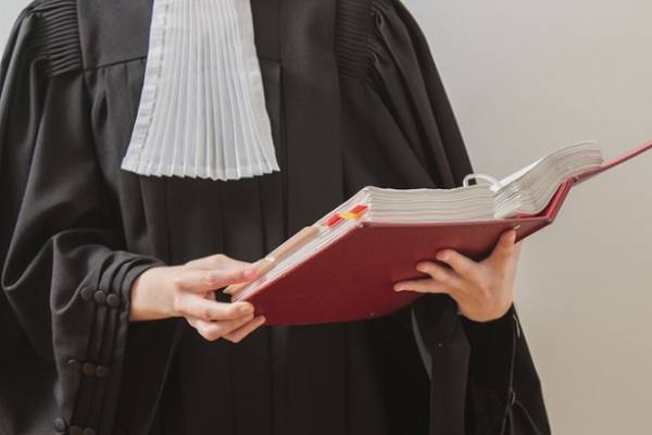 வக்கீல்கள் ஏன் Black Coat அணிகிறார்கள்? இப்படியொரு காரணமும் இருக்கா! | Why Do Lawyers Always Wear Black Coat