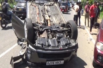 மூன்று வாகனங்கள் தலை கீழா புரண்டு விபத்து