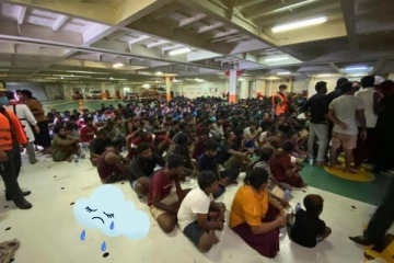 சர்வதேச கடற்பரப்பில் படகில் தத்தளித்த 300 இலங்கையர்களில் சிலரின் புகைப்படங்கள் வெளியானது (Photos)