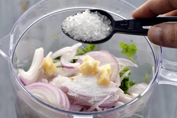 கொழுப்பை கரைத்து விரட்டும் சின்ன வெங்காய துவையல்...இந்த ஒரு இலையை மட்டும் சேர்த்துக்கோங்க!