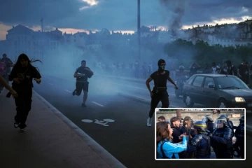 பிரான்ஸ் நாட்டு கலவரம்: துப்பாக்கி விற்பனை கடைக்குள் புகுந்த சூறையாடிய கொள்ளையர்களால் அதிகரிக்கும் பதற்றம்