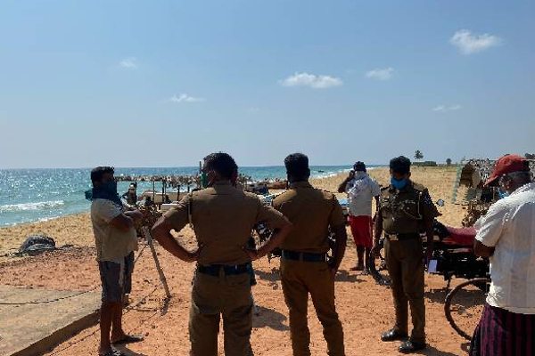 யாழ்ப்பாண கடற்பகுதியில் பொலிஸாரால் இருவர் அதிரடி கைது! | Illegal Activity Vadamarachchi Sea Area 2 Arrested