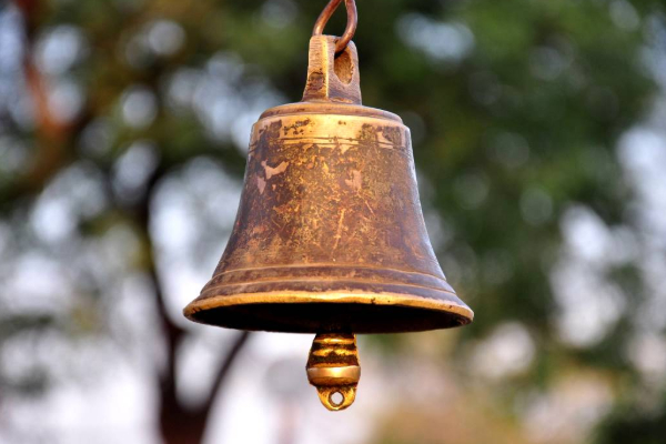 இந்த ஒரு விஷயம் தெரியாமல் கோவில் மணியை அடிக்காதீர்கள் | Do And Donts On Ringing The Bell At Temple