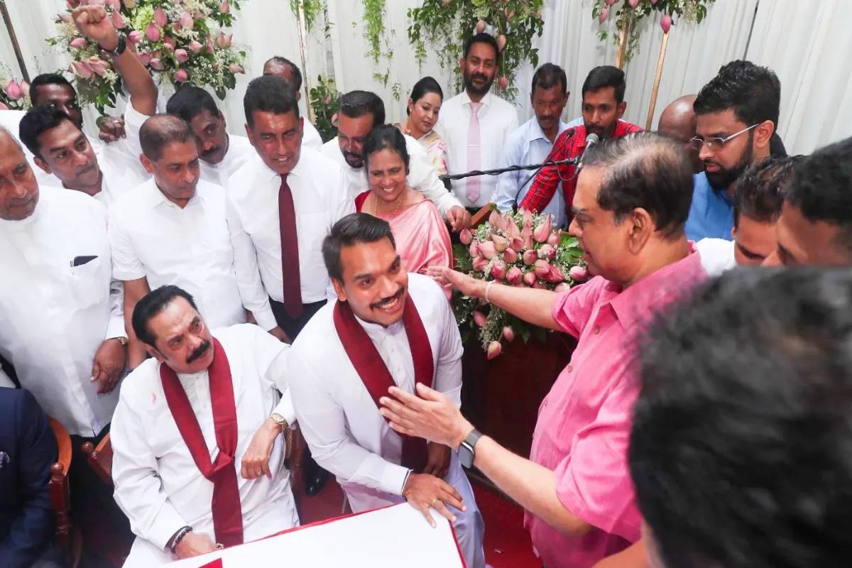 நாமலுக்கு முதலில் பிரதமர் பதவியா அல்லது ஜனாதிபதி பதவியா..! திட்டம் B தயார் நிலையில் | Namal Is The Next President Of Sri Lanka நாமலுக்கு முதலில் பிரதமர் பதவியா அல்லது ஜனாதிபதி பதவியா..! திட்டம் B தயார் நிலையில் | Namal Is The Next President Of Sri Lanka