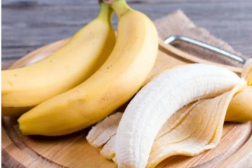 வாழைப்பழ தோலை சாப்பிடலாமா? அதில் இவ்வளவு நன்மைகள் இருக்கிறதா?