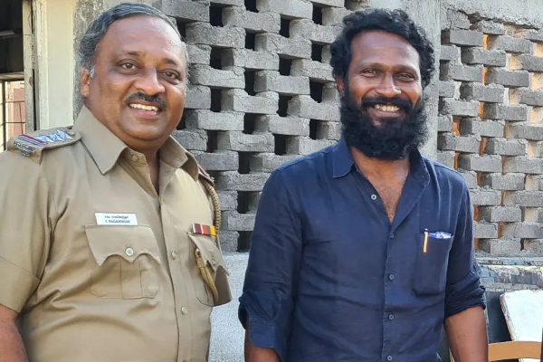 நடிகர் சேத்தனை தியேட்டரிலேயே அடித்த தேவதர்ஷினி! விடுதலை படத்திற்கு வந்த ரியாக்ஷன் | Devadarshini Beat Chetan After Watching Viduthalai நடிகர் சேத்தனை தியேட்டரிலேயே அடித்த தேவதர்ஷினி! விடுதலை படத்திற்கு வந்த ரியாக்ஷன் | Devadarshini Beat Chetan After Watching Viduthalai