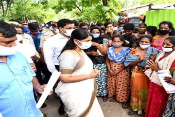 மகிழ்ச்சியடைந்து தங்கள் வீட்டுக்கு அழைத்த இலங்கை தமிழ் பெண்கள்! நெகிழ வைத்த கனிமொழி... வெளியான புகைப்படங்கள்