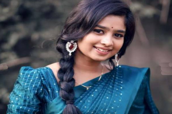பிரபல திரைப்படத்தின் கதாநாயகி மாதிரி மாறிய இலங்கைப் பெண் ஜனனி! | Janani Photo Shoot Like Sita Ramam Movie Heroine