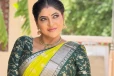 42 வயதில் ரசிகர்களை ஈர்க்கும் நடிகை ரேஷ்மா!! ரீசெண்ட் சேலை புகைப்படங்கள்...