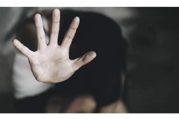 சுற்றுலா சென்ற புதுதம்பதி - கணவர் கண் முன்..மனைவி கூட்டுப் பாலியல் வன்கொடுமை!