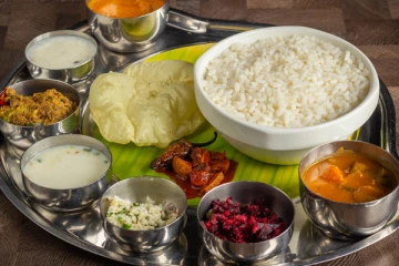 ஊறுகாய் வைக்காதது குற்றமாடா....ஹோட்டலுக்கு 35 , 000 ரூபா அபராதம்!