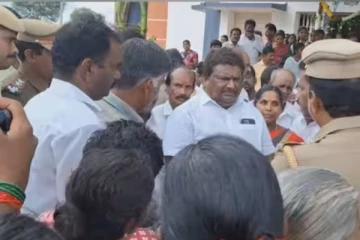 சரியா தண்ணிக்கூட இல்ல..! இதற்குதான் வாக்களித்தோமா? அமைச்சரை கேள்விகளால் துளைத்த பொதுமக்கள்!!