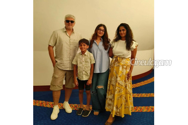 ஷாலினியை தாண்டி வளர்ந்த அஜித்தின் மகள்!! லேட்டஸ்ட் குடும்ப புகைப்படம் | Ajith Latest Family Photo ஷாலினியை தாண்டி வளர்ந்த அஜித்தின் மகள்!! லேட்டஸ்ட் குடும்ப புகைப்படம் | Ajith Latest Family Photo