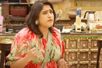 இந்த கேமை விட்டே வெளியே போறேன்... யாருகிட்ட - ஆரம்பித்த முதல் நாளே வெச்சு விளாசிய வனிதா