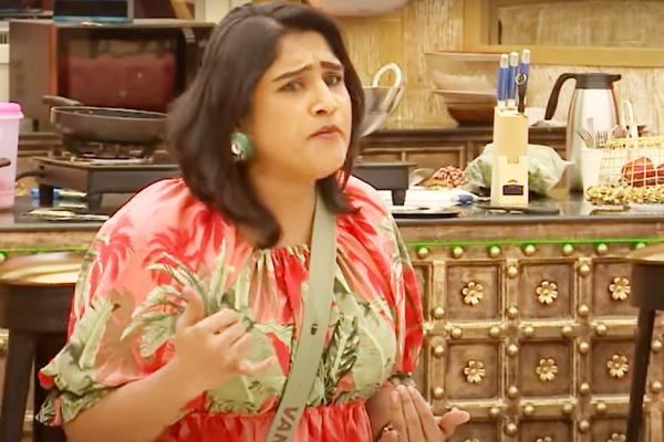 இந்த கேமை விட்டே வெளியே போறேன்... யாருகிட்ட - ஆரம்பித்த முதல் நாளே வெச்சு விளாசிய வனிதா - தமிழ்நாடு