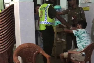 පිහි ඇනුමෙන් රෝහල් ගතකළ දෙපිරිස රෝහලේදී සිදු කළ දේ..