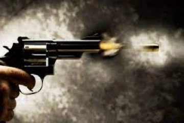 தென்னிலங்கையில் துப்பாக்கிசூடு -காரில் பயணித்தவர் படுகாயம்