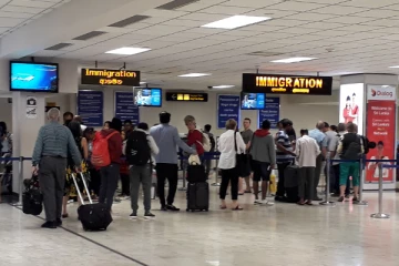 கட்டுநாயக்க விமான நிலையத்தில் நான்கு பெண்கள் அதிரடிக் கைது