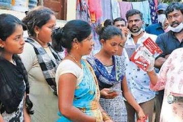 நான் நடிகை தான் என்பதற்காக எனக்கு வாக்களிக்காதீர்கள்: ஸ்ரீபிரியா