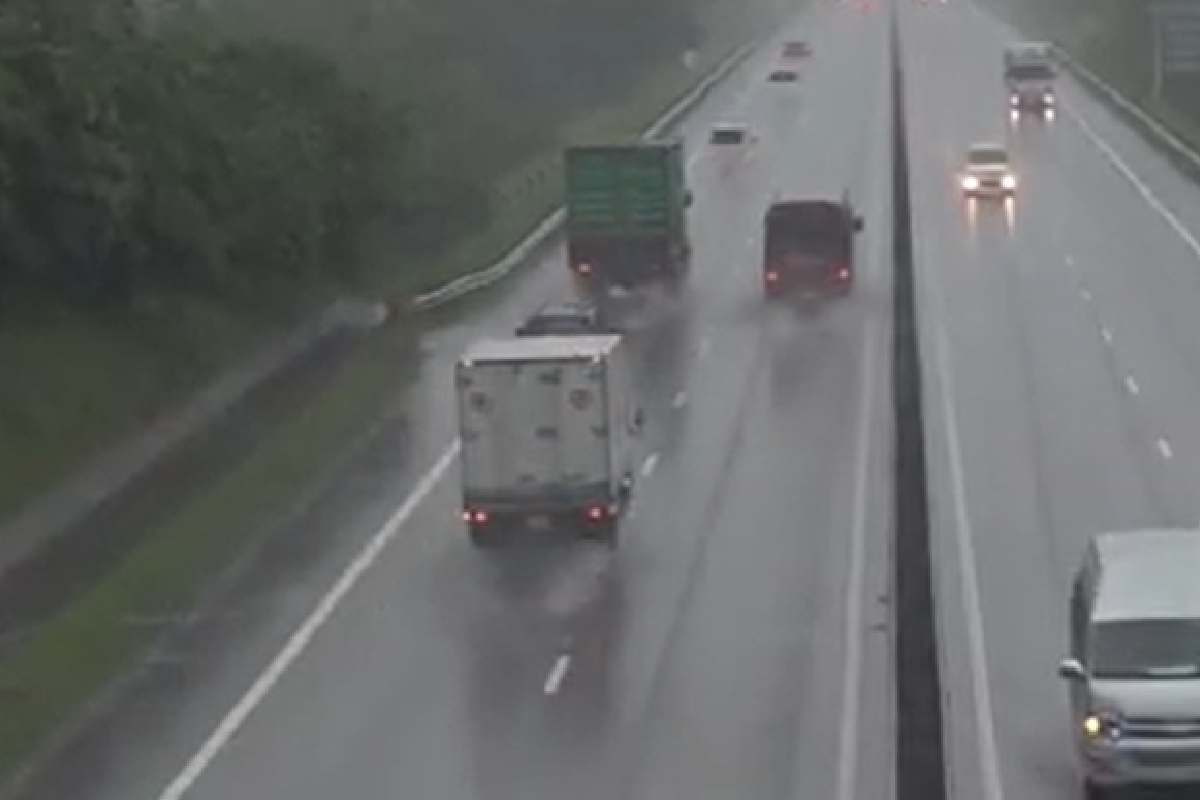 தெற்கு அதிவேக வீதியில் போக்குவரத்துக்கு பாதிப்பு | Southern Expressway Flooded