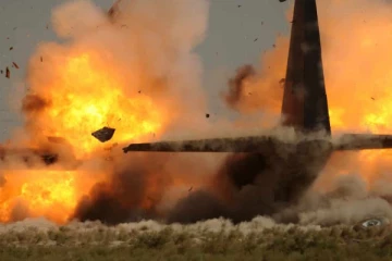 මගීන් සමඟ ගුවන් යානයක් කඩා වැටෙයි..(PHOTOS/VIDEO