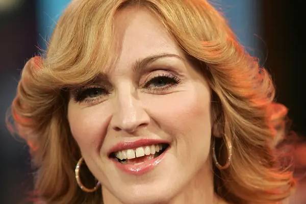 Gap Teeth Trend: இலட்சக் கணக்கில் செலவு செய்யும் ஹாலிவுட் நடிகைகள்.. ஆனாலும் ஆபத்து! | Gap Teeth Trend Viral In Social Media