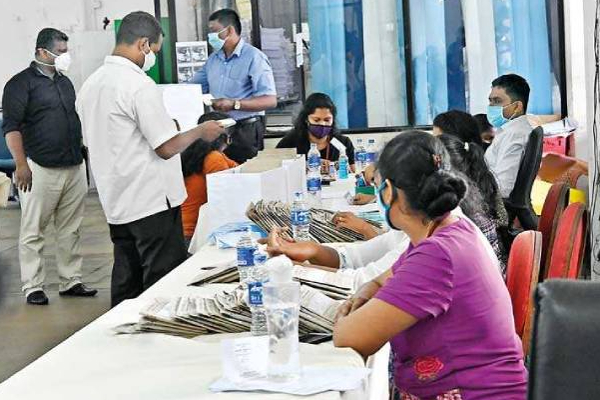 இலங்கையில் சுமார் 70 அரச அதிகாரிகளுக்கு வெளியான அதிர்ச்சி தகவல் | Shocking Information 70 Govt Officials Sri Lanka