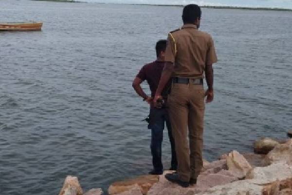 யாழில் நண்பனுடன் கடலுக்கு சென்ற இளைஞருக்கு நேர்ந்த சோகம்! | Tragedy Happened To A Young Man Went Sea Friend
