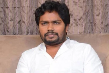 கோட் சூட் அணிந்து மாஸா வலம் வந்த பா.ரஞ்சித் - வைரலாகும் புகைப்படம்