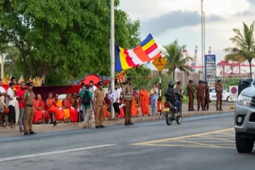 ஞானசார தேரர் விடுதலைக்காக விகாரமகாதேவி பூங்காவில் தொடரும் பிக்குகளின் போராட்டம்