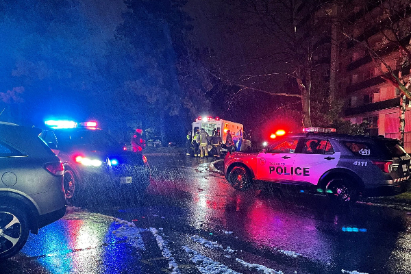 கனடாவில் தலையில் சுடப்பட்ட நிலையில் ஒருவர் மீட்பு! | A Person Shot In The Head In Canada Rescued